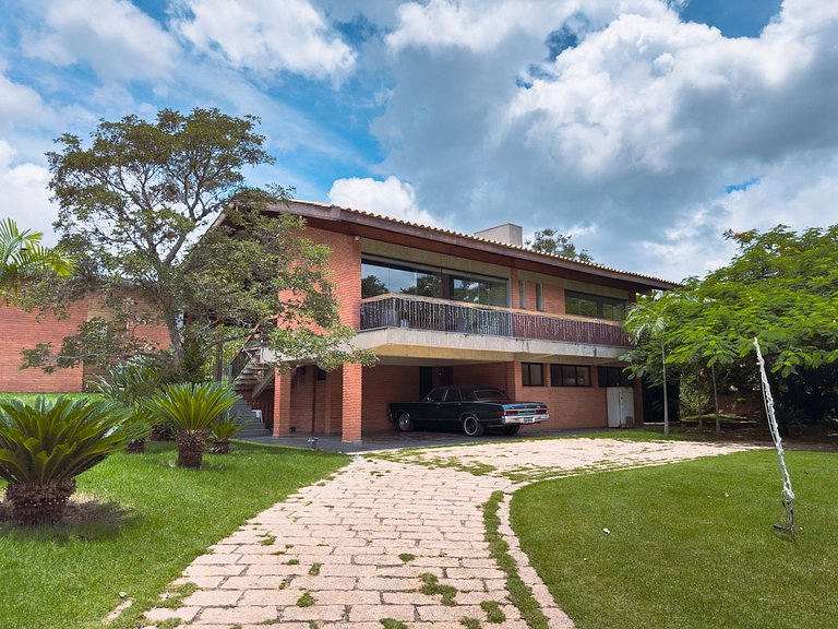 Casa de alto padrão com piscina e 4 suítes em Itu