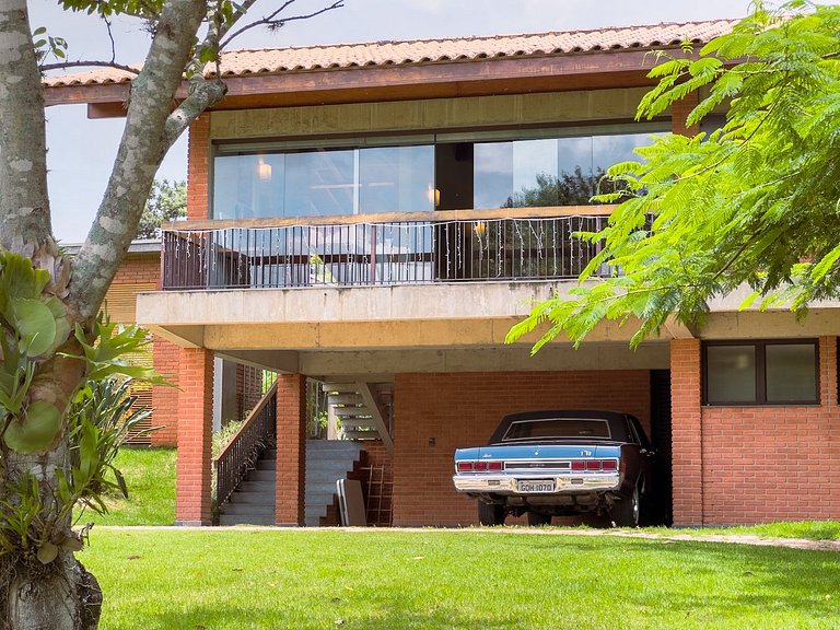 Casa de alto padrão com piscina e 4 suítes em Itu