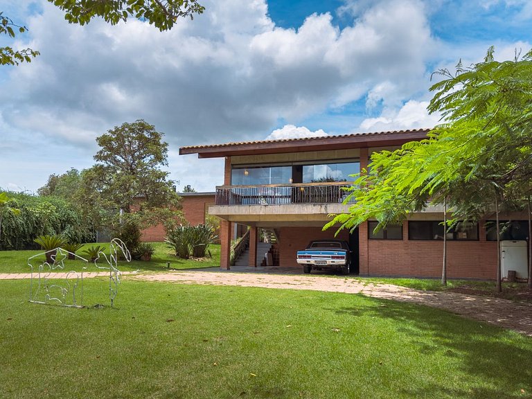 Casa de alto padrão com piscina e 4 suítes em Itu