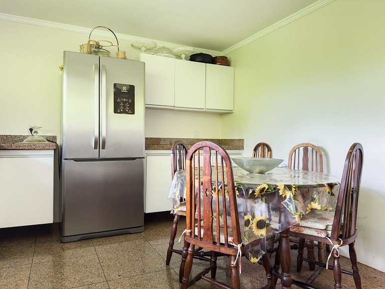 Casa de alto padrão com piscina e 4 suítes em Itu