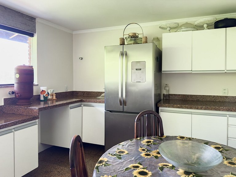 Casa de alto padrão com piscina e 4 suítes em Itu