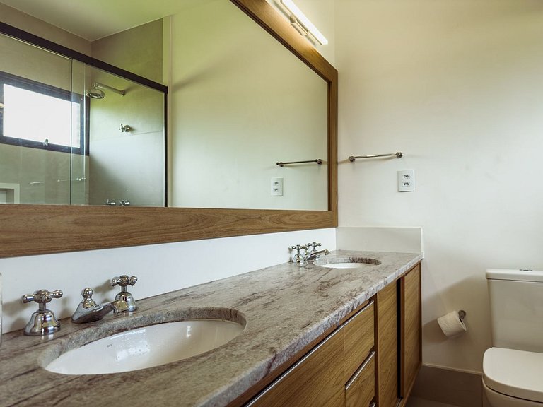 Casa de alto padrão com piscina e 4 suítes em Itu