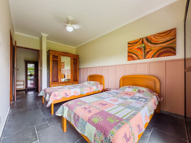 Casa de alto padrão com piscina e 4 suítes em Itu