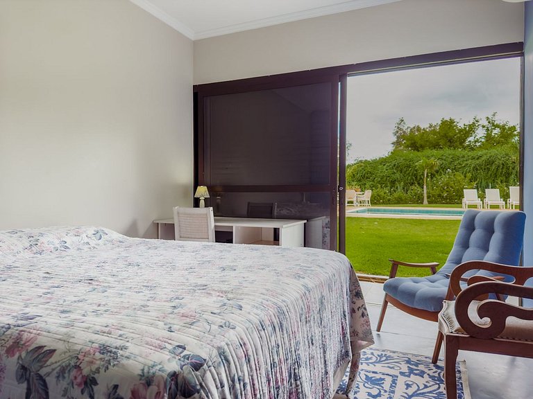 Casa de alto padrão com piscina e 4 suítes em Itu