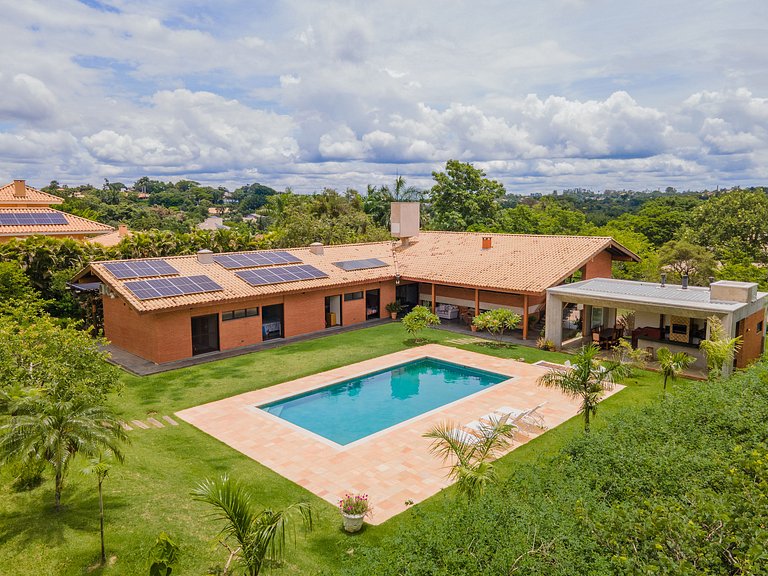 Casa de alto padrão com piscina e 4 suítes em Itu