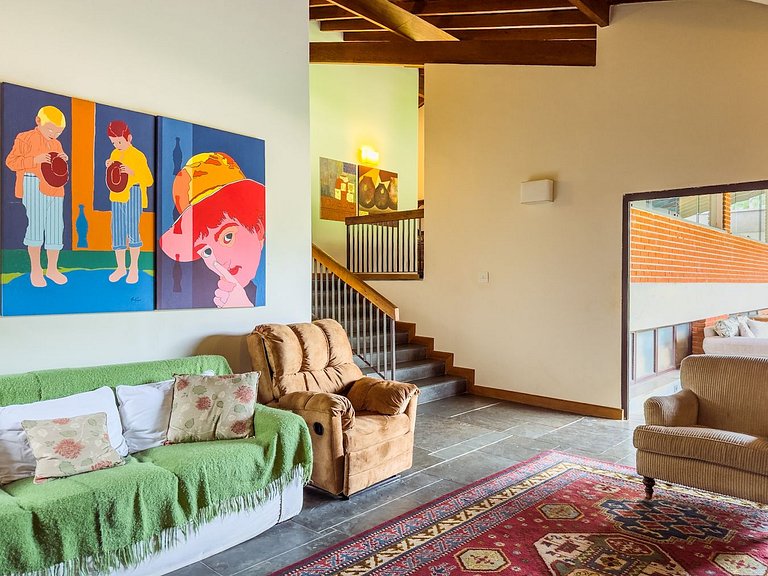 Casa de alto padrão com piscina e 4 suítes em Itu