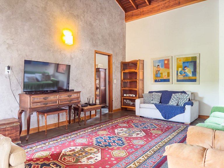 Casa de alto padrão com piscina e 4 suítes em Itu