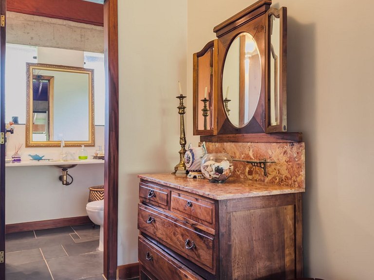 Casa de alto padrão com piscina e 4 suítes em Itu