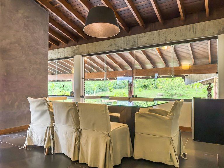 Casa de alto padrão com piscina e 4 suítes em Itu