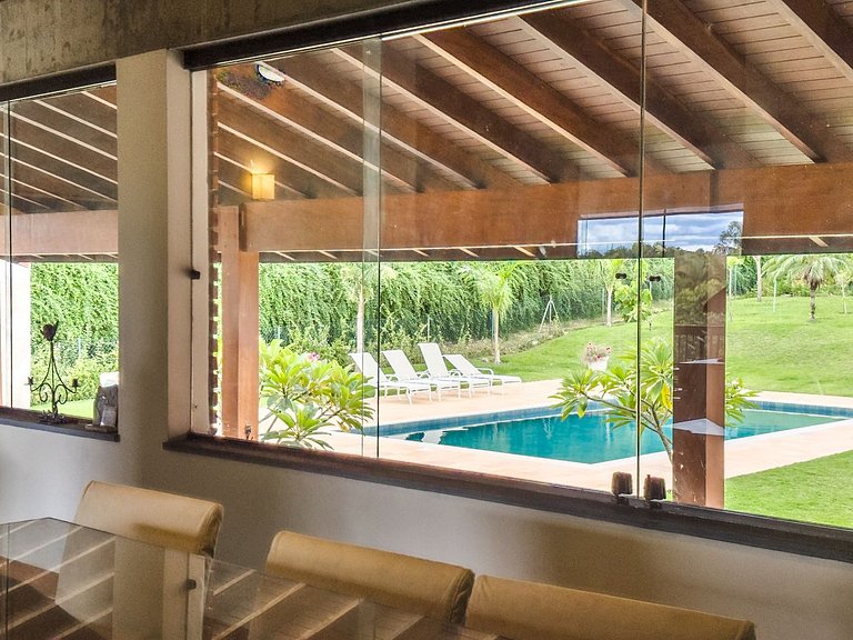 Casa de alto padrão com piscina e 4 suítes em Itu