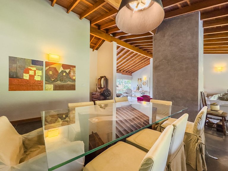 Casa de alto padrão com piscina e 4 suítes em Itu