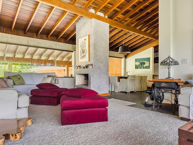 Casa de alto padrão com piscina e 4 suítes em Itu