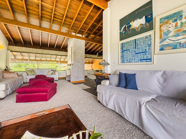 Casa de alto padrão com piscina e 4 suítes em Itu