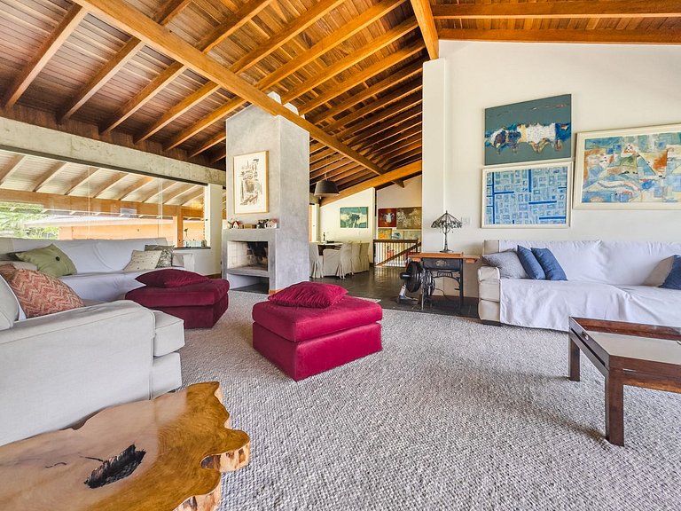 Casa de alto padrão com piscina e 4 suítes em Itu