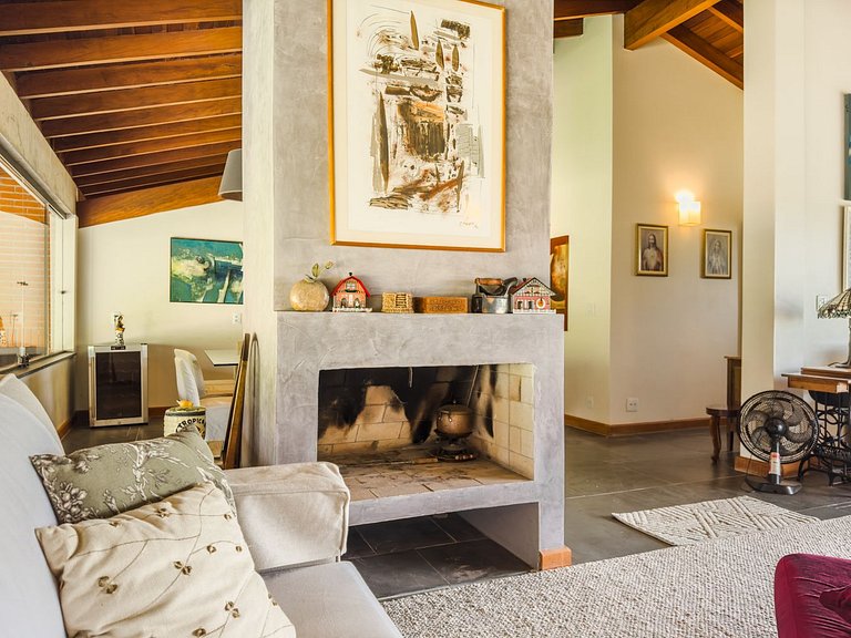 Casa de alto padrão com piscina e 4 suítes em Itu