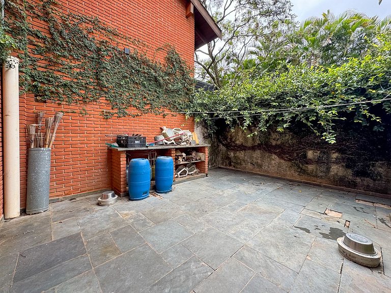 Casa de alto padrão com piscina e 4 suítes em Itu