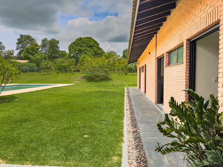 Casa de alto padrão com piscina e 4 suítes em Itu