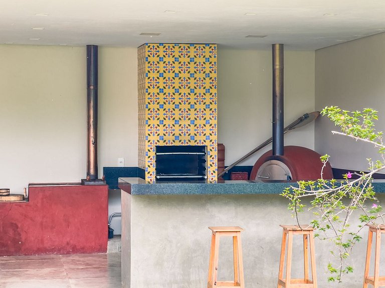 Casa de alto padrão com piscina e 4 suítes em Itu