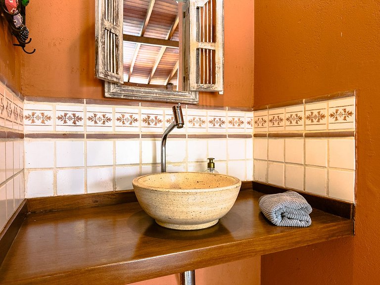 Casa com piscina e 3 suítes na Granja Viana