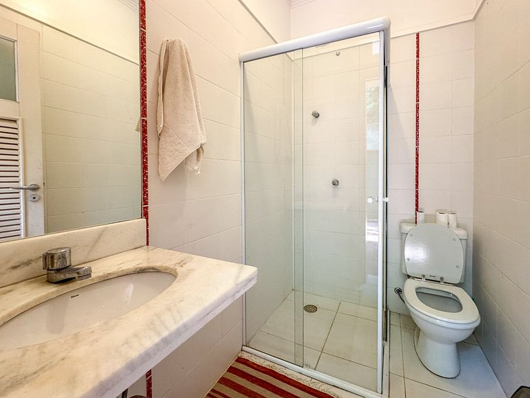 Casa com piscina e 3 suítes na Granja Viana