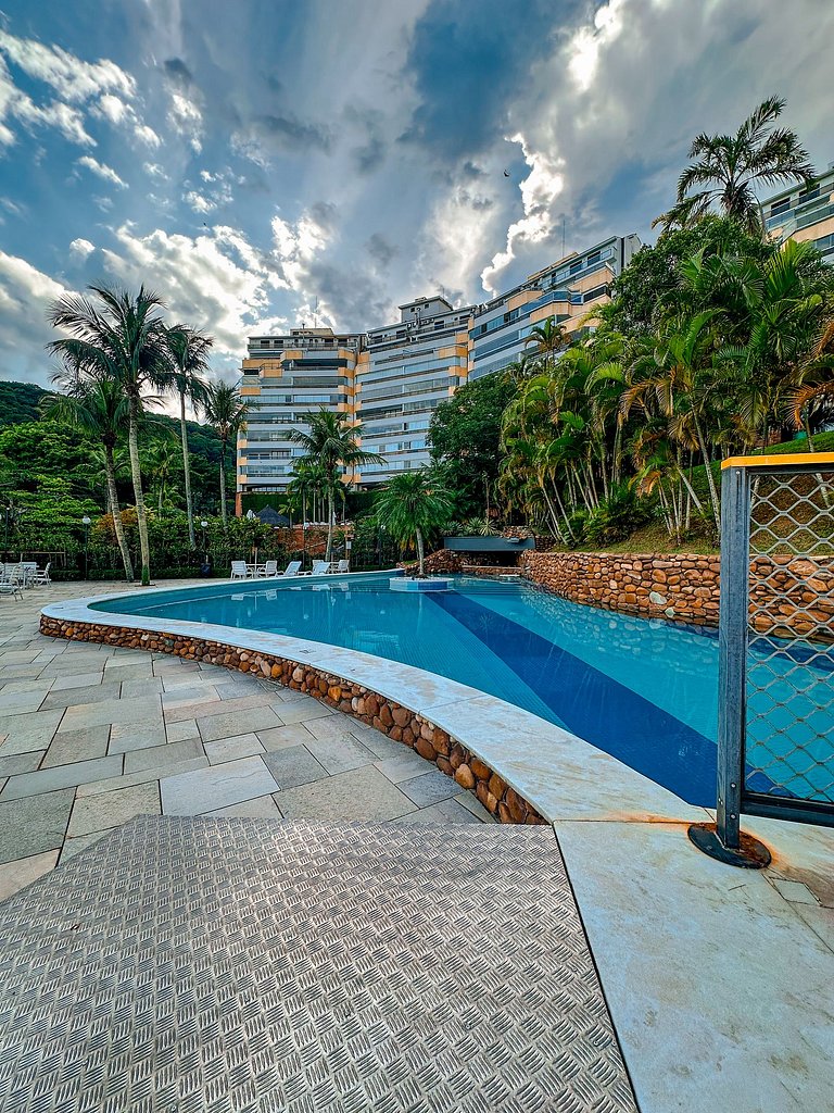 Apartamento no Sorocotuba II com vista para o mar e acesso e