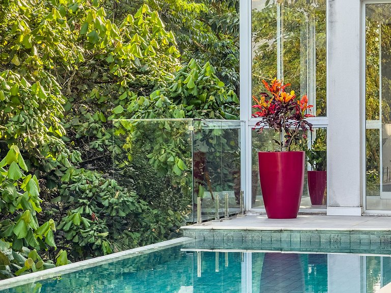 Casa de Alto Padrão com 4 suítes | 30 min de SP