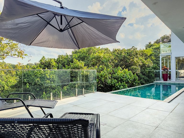 Casa de Alto Padrão com 4 suítes | 30 min de SP