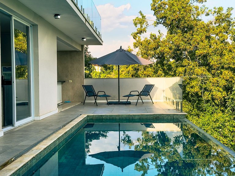 Casa de Alto Padrão com 4 suítes | 30 min de SP
