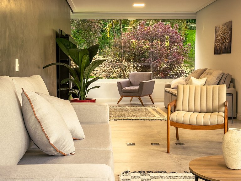 Casa de Alto Padrão com 4 suítes | 30 min de SP