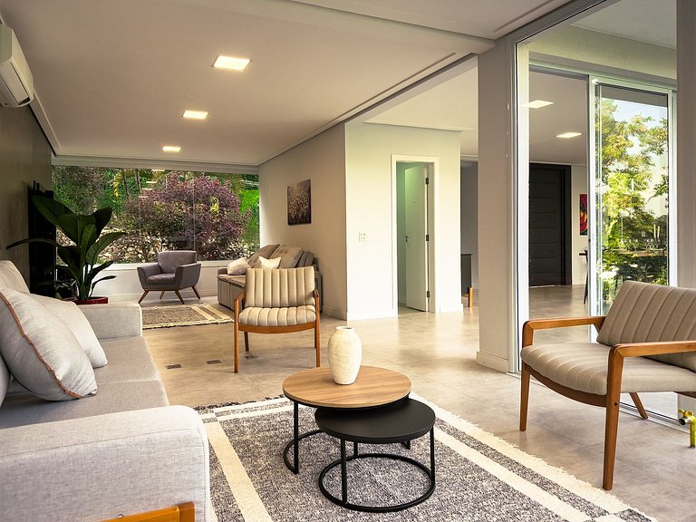 Casa de Alto Padrão com 4 suítes | 30 min de SP