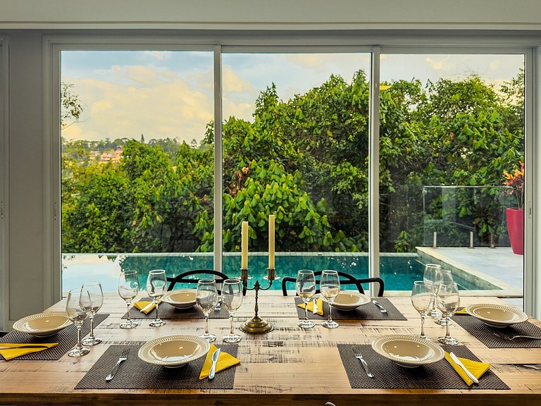 Casa de Alto Padrão com 4 suítes | 30 min de SP