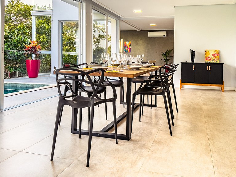 Casa de Alto Padrão com 4 suítes | 30 min de SP