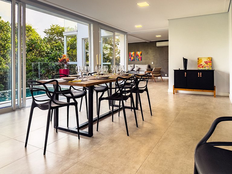 Casa de Alto Padrão com 4 suítes | 30 min de SP