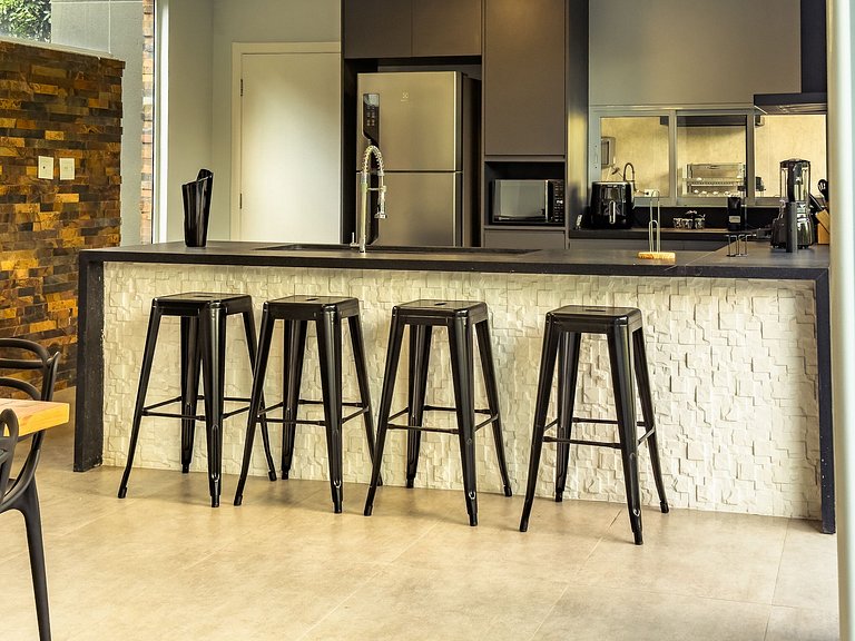 Casa de Alto Padrão com 4 suítes | 30 min de SP