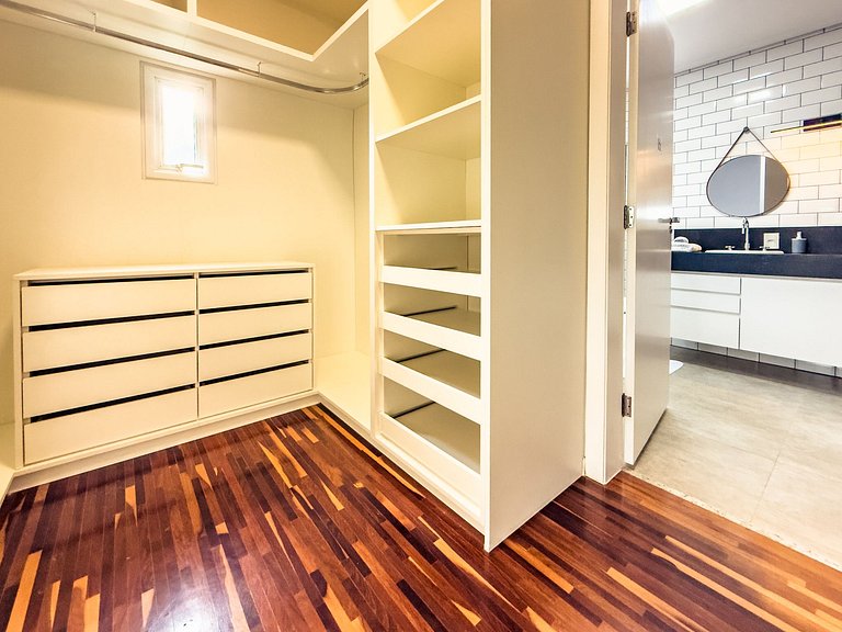 Casa de Alto Padrão com 4 suítes | 30 min de SP