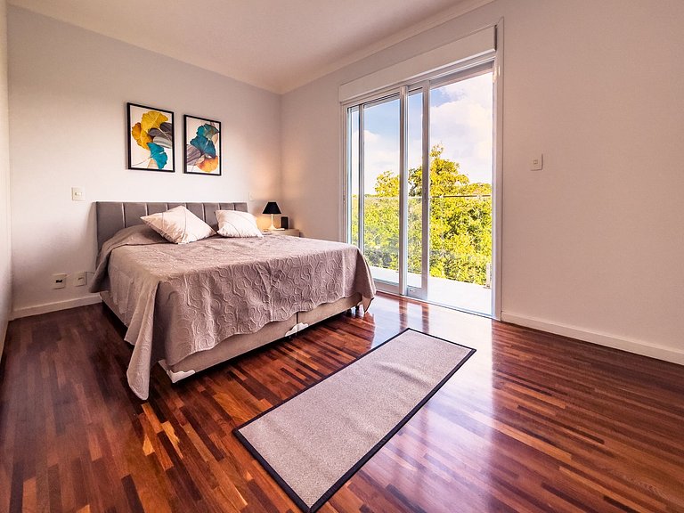 Casa de Alto Padrão com 4 suítes | 30 min de SP