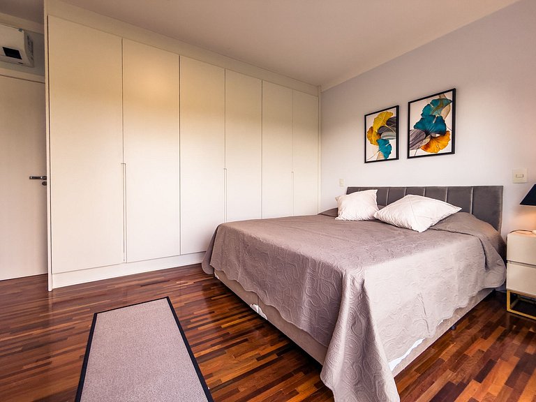 Casa de Alto Padrão com 4 suítes | 30 min de SP