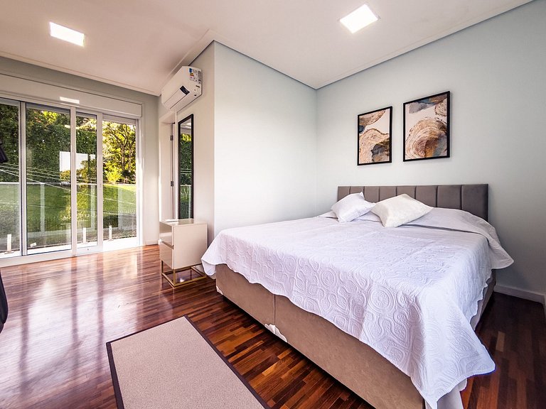 Casa de Alto Padrão com 4 suítes | 30 min de SP