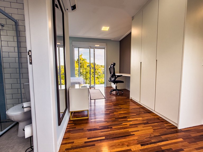 Casa de Alto Padrão com 4 suítes | 30 min de SP