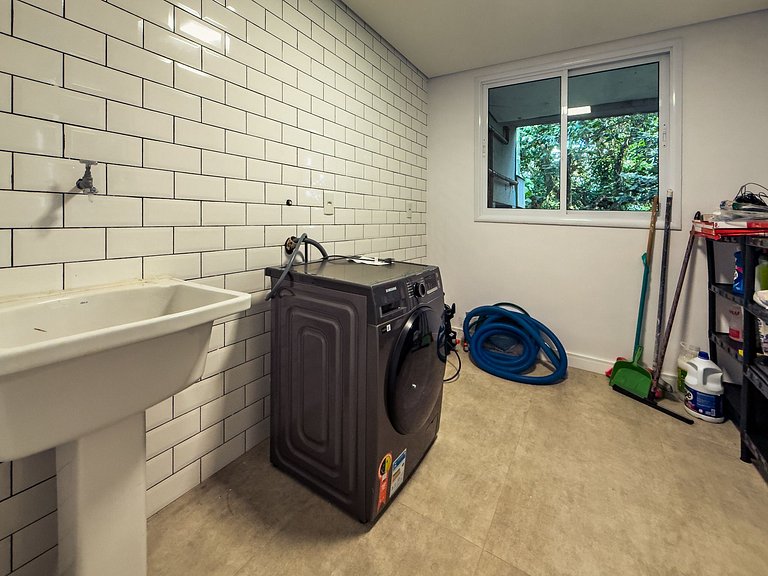 Casa de Alto Padrão com 4 suítes | 30 min de SP