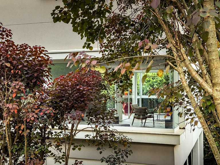 Casa de Alto Padrão com 4 suítes | 30 min de SP