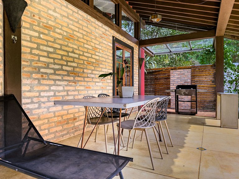 Casa com Piscina Privativa, Varanda Gourmet e Vista para Nat