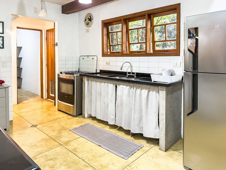 Casa c/ 3 suítes, piscina e natureza 30min de SP