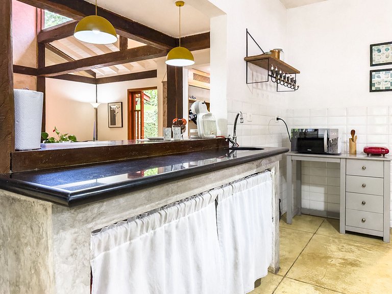 Casa c/ 3 suítes, piscina e natureza 30min de SP
