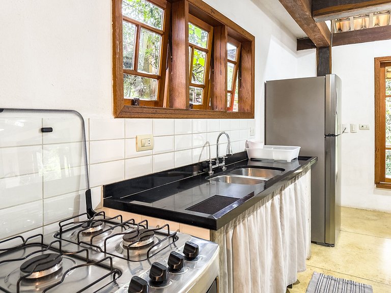 Casa c/ 3 suítes, piscina e natureza 30min de SP