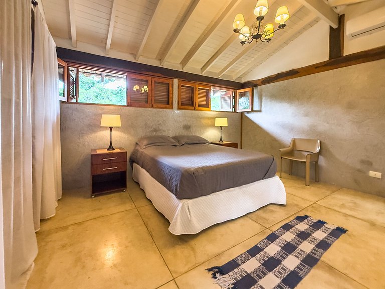 Casa c/ 3 suítes, piscina e natureza 30min de SP