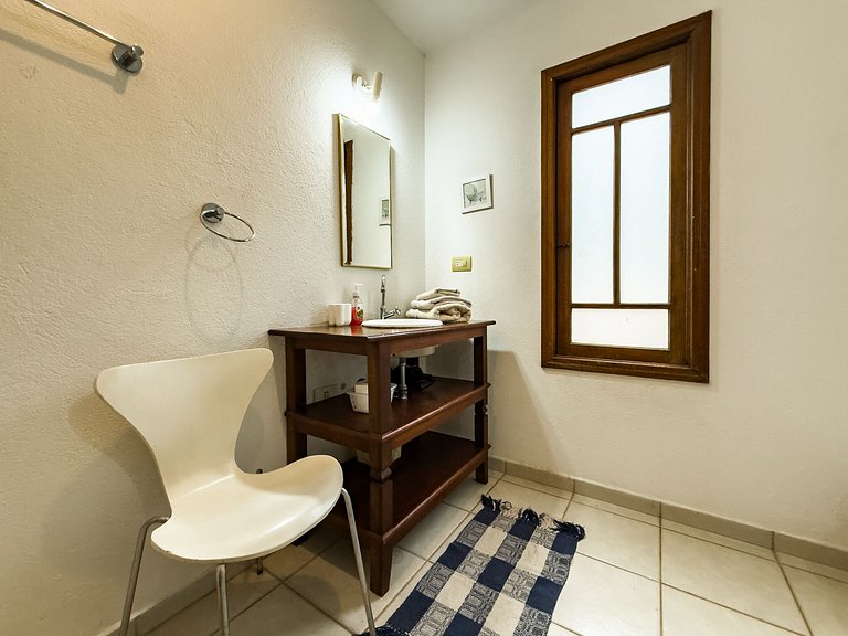 Casa c/ 3 suítes, piscina e natureza 30min de SP