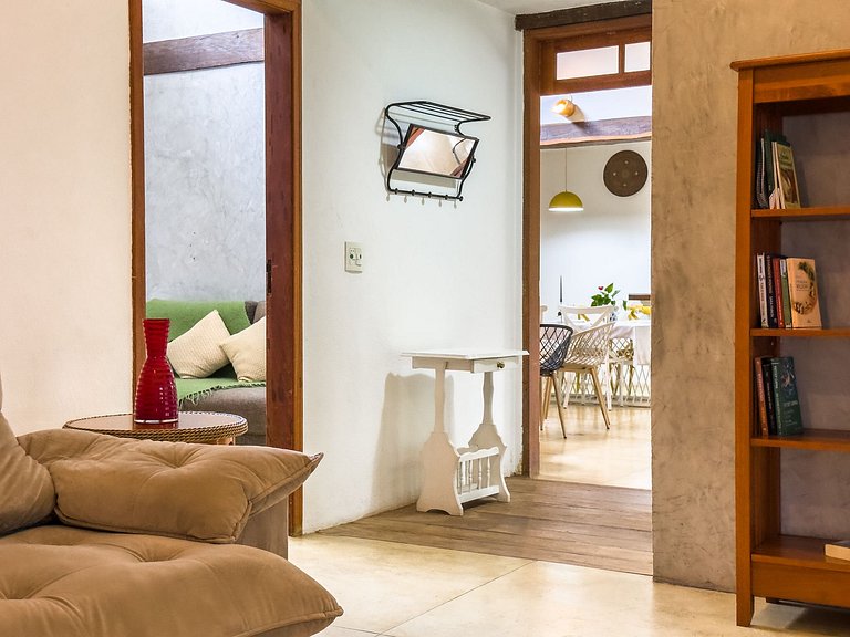 Casa c/ 3 suítes, piscina e natureza 30min de SP