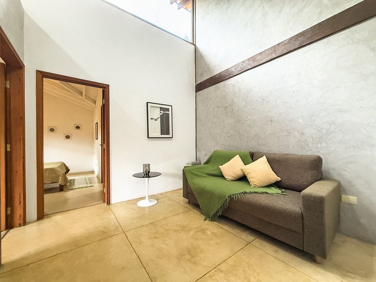 Casa c/ 3 suítes, piscina e natureza 30min de SP