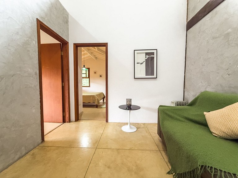 Casa c/ 3 suítes, piscina e natureza 30min de SP